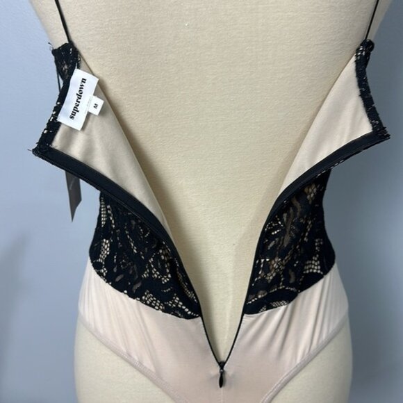 Super Down Stasia Lace Bodysuit NWT Size Medium - Picture 10 of 15
